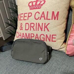 Lululemon Olive Green Everywhere Belt Bag💚